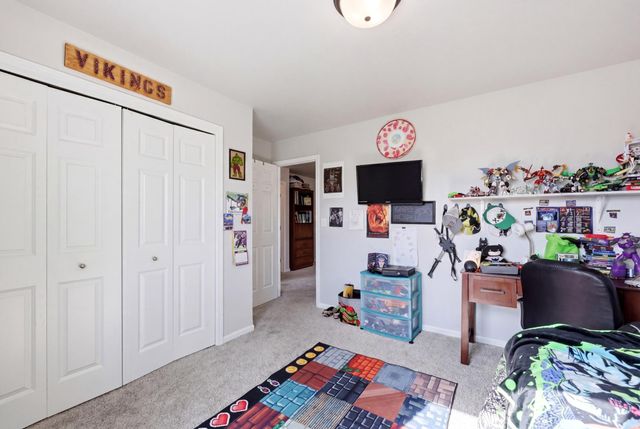 6824 Meadow View Drive S, Fargo, ND 58104