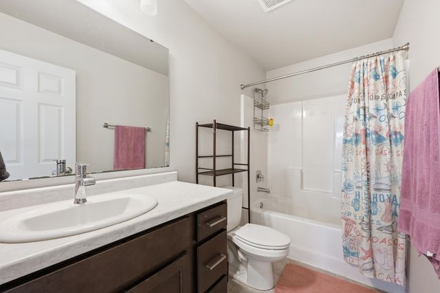 6824 Meadow View Drive S, Fargo, ND 58104