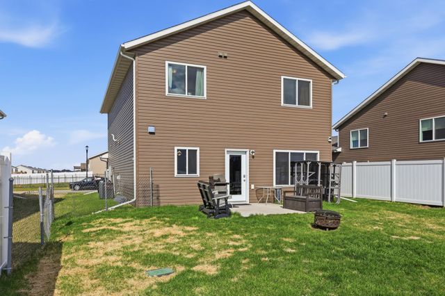 6824 Meadow View Drive S, Fargo, ND 58104