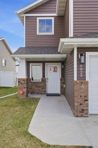 6824 Meadow View Drive S, Fargo, ND 58104
