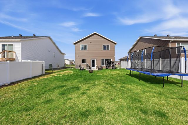 6824 Meadow View Drive S, Fargo, ND 58104