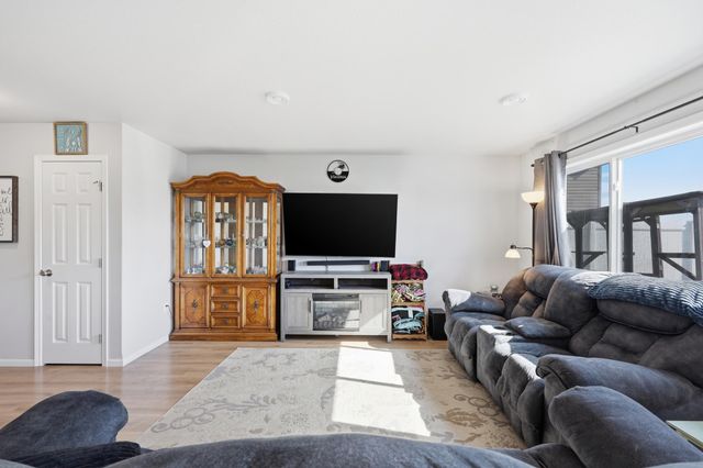 6824 Meadow View Drive S, Fargo, ND 58104