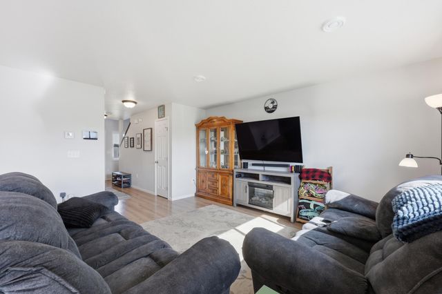 6824 Meadow View Drive S, Fargo, ND 58104