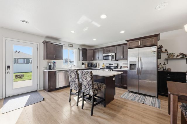 6824 Meadow View Drive S, Fargo, ND 58104