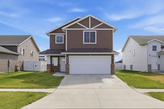 6824 Meadow View Drive S, Fargo, ND 58104