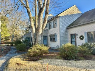 35 Santuit Pond Way 11B, Mashpee, MA 02649