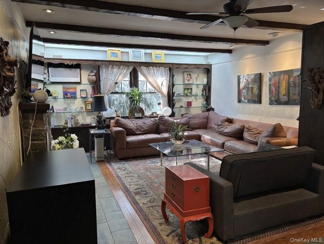 3 Crestwood Place, Great Neck, NY 11024