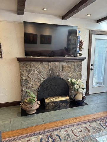 3 Crestwood Place, Great Neck, NY 11024