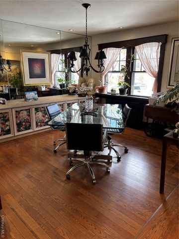 3 Crestwood Place, Great Neck, NY 11024