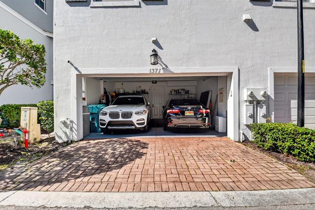 1371 Via De Pepii, Boynton Beach, FL 33426