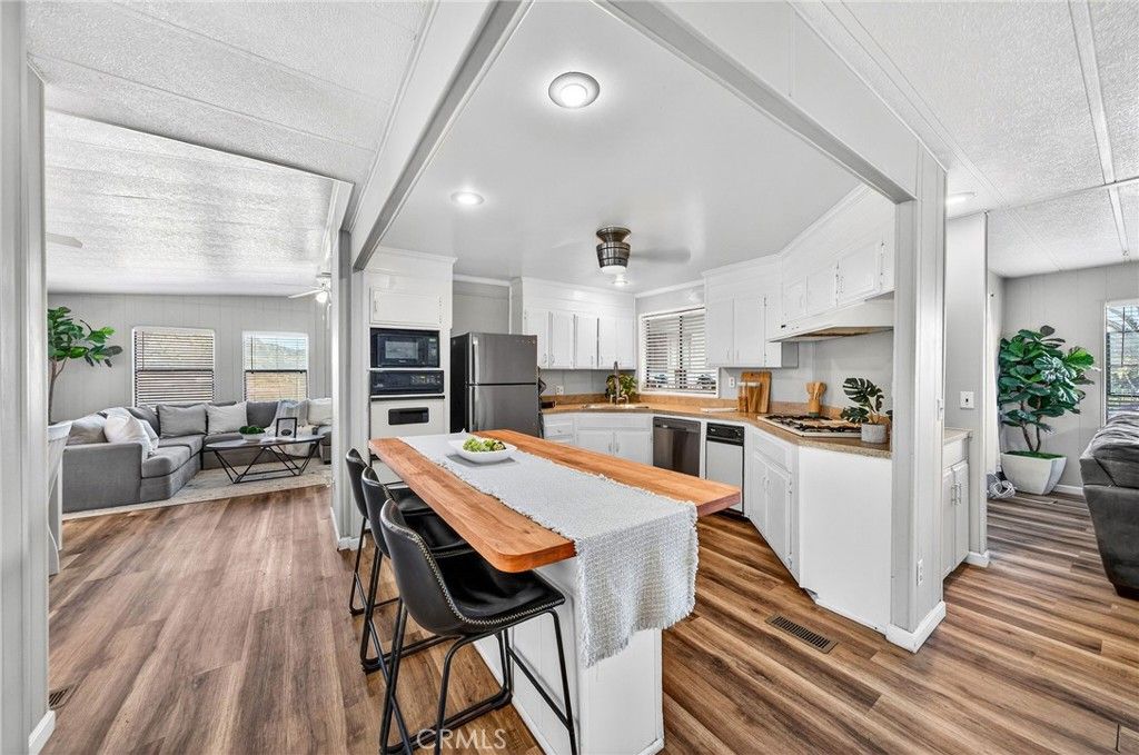Image 6 of property listing at 24400 Wagon Wheel, Wildomar, CA 92595