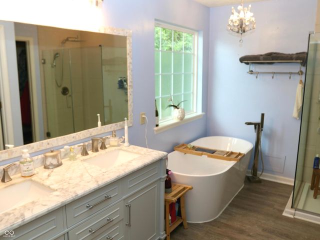 4092 S Stonebridge Court, New Palestine, IN 46163