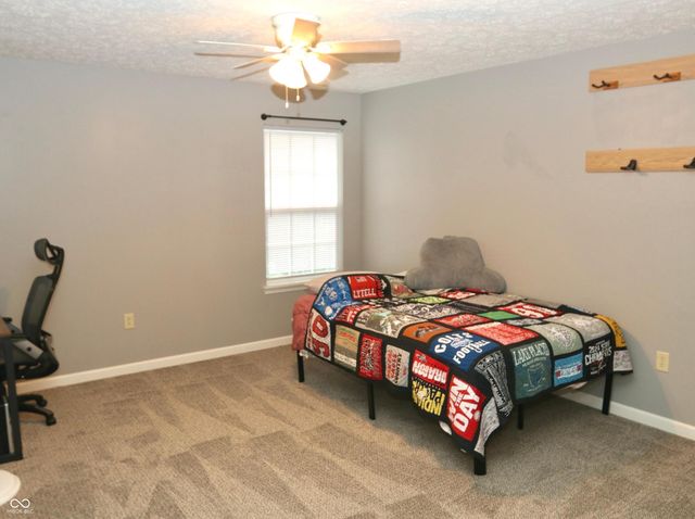 4092 S Stonebridge Court, New Palestine, IN 46163
