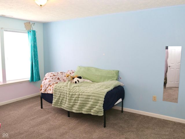 4092 S Stonebridge Court, New Palestine, IN 46163