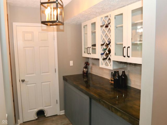 4092 S Stonebridge Court, New Palestine, IN 46163