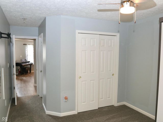 4092 S Stonebridge Court, New Palestine, IN 46163