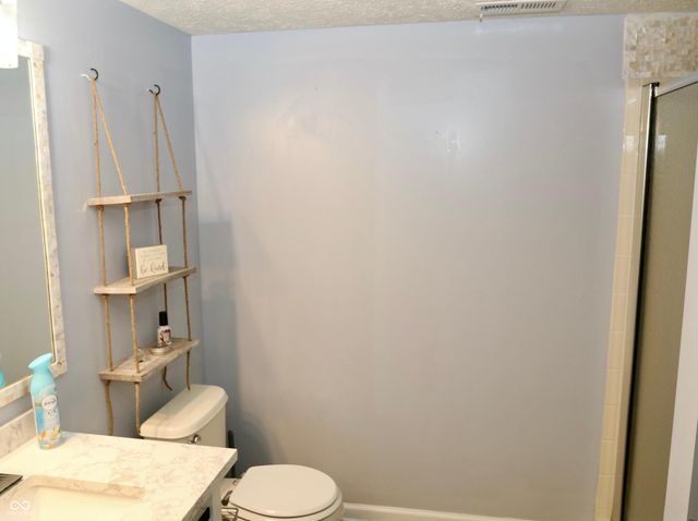 4092 S Stonebridge Court, New Palestine, IN 46163