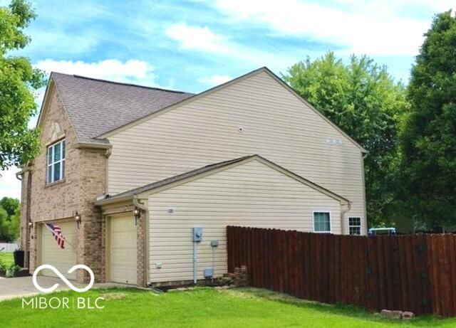 4092 S Stonebridge Court, New Palestine, IN 46163