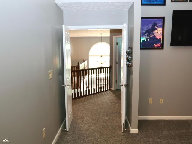 4092 S Stonebridge Court, New Palestine, IN 46163