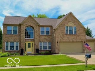 4092 S Stonebridge Court, New Palestine, IN 46163