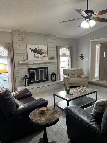 726 Greenhill Lane, Grand Prairie, TX 75052