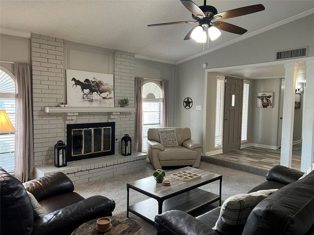 726 Greenhill Lane, Grand Prairie, TX 75052