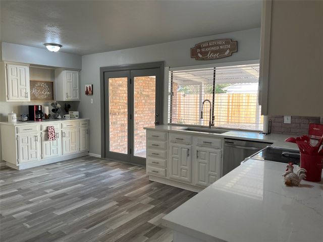 726 Greenhill Lane, Grand Prairie, TX 75052