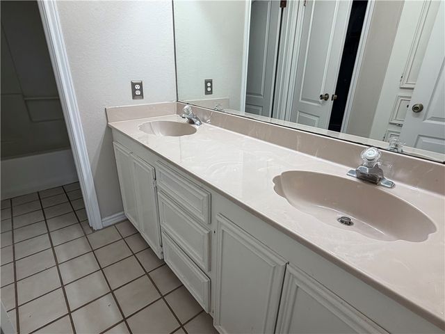 5318 Spring Brook Dr, Corpus Christi, TX 78413