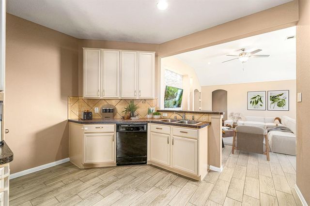2802 Finwood Drive, Rosenberg, TX 77471