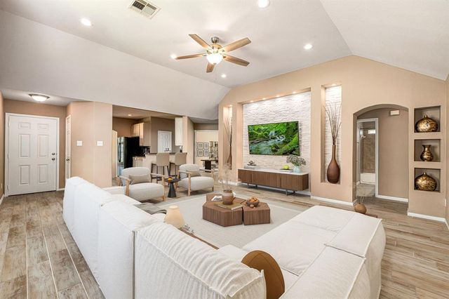 2802 Finwood Drive, Rosenberg, TX 77471