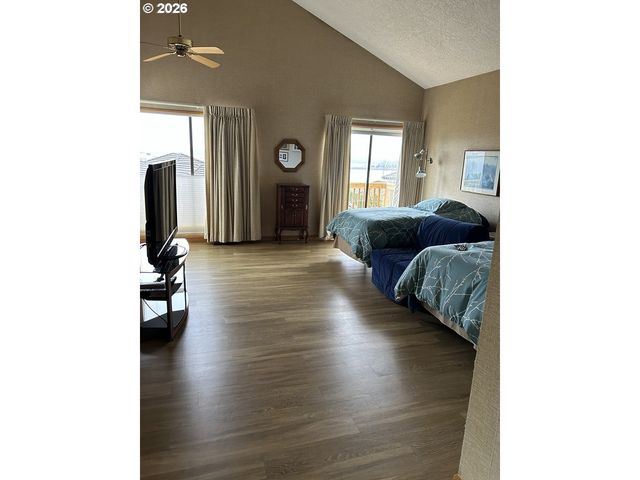 8003 Se EVERGREEN Hwy, Vancouver, WA 98664