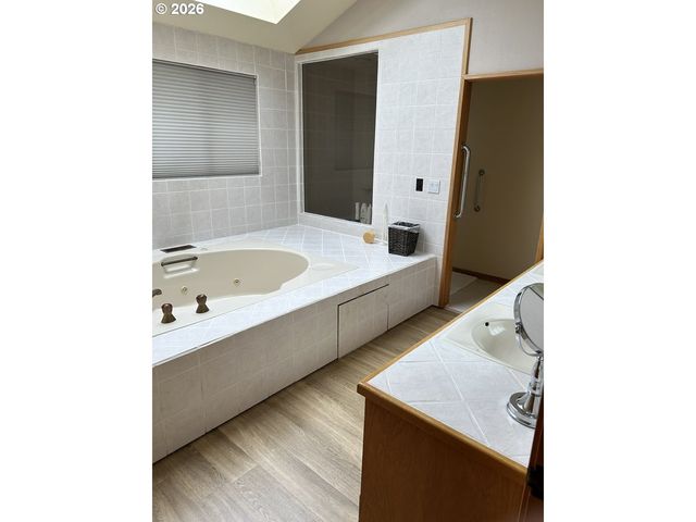 8003 Se EVERGREEN Hwy, Vancouver, WA 98664