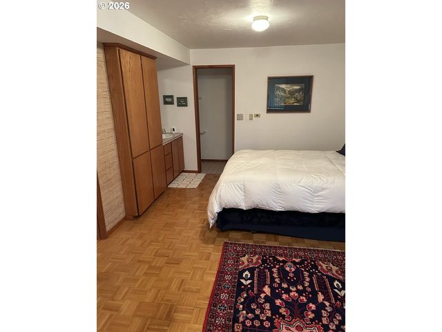 8003 Se EVERGREEN Hwy, Vancouver, WA 98664