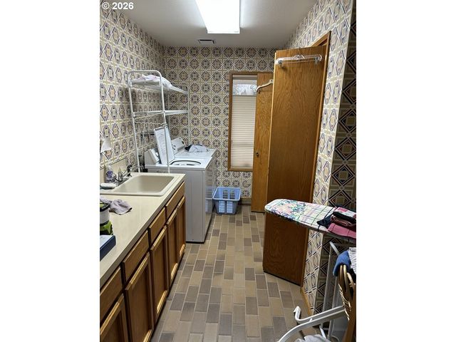 8003 Se EVERGREEN Hwy, Vancouver, WA 98664