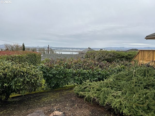 8003 Se EVERGREEN Hwy, Vancouver, WA 98664