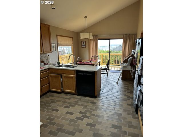 8003 Se EVERGREEN Hwy, Vancouver, WA 98664