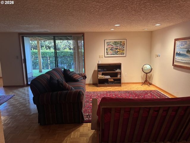 8003 Se EVERGREEN Hwy, Vancouver, WA 98664