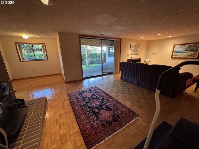 8003 Se EVERGREEN Hwy, Vancouver, WA 98664