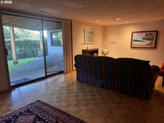 8003 Se EVERGREEN Hwy, Vancouver, WA 98664
