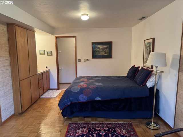 8003 Se EVERGREEN Hwy, Vancouver, WA 98664