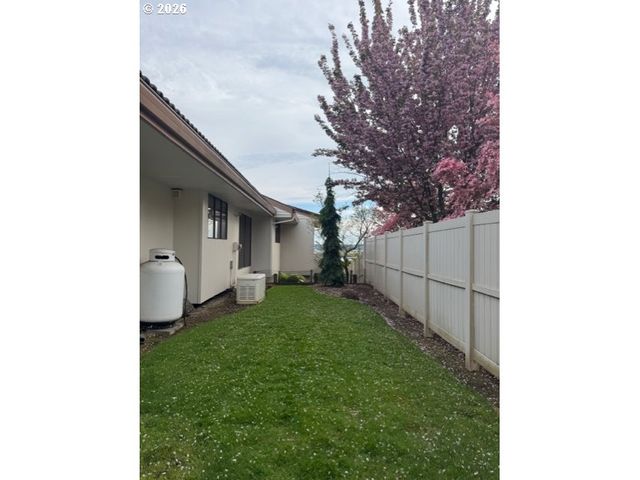 8003 Se EVERGREEN Hwy, Vancouver, WA 98664