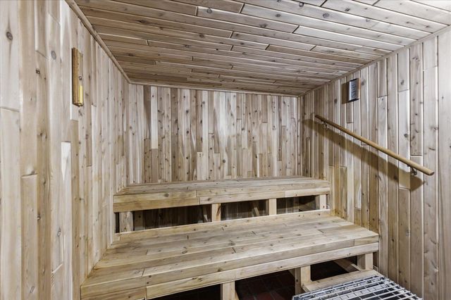 2720 Dale Street N C114, Roseville, MN 55113