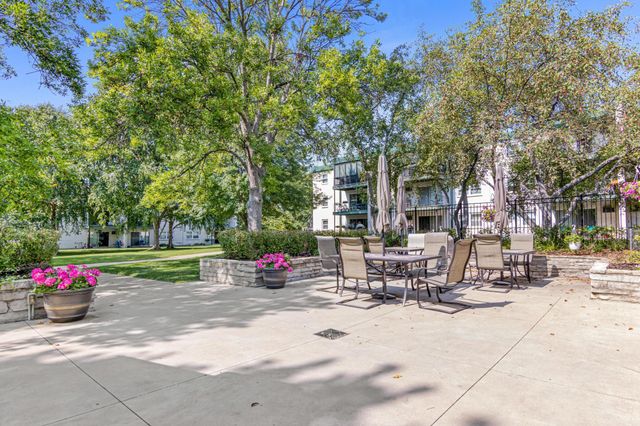 2720 Dale Street N C114, Roseville, MN 55113