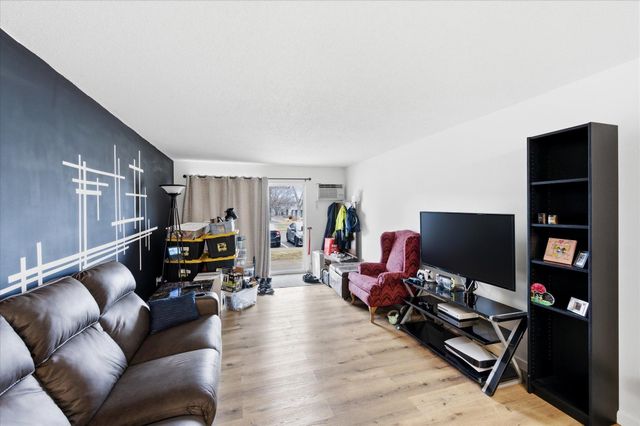 2720 Dale Street N C114, Roseville, MN 55113