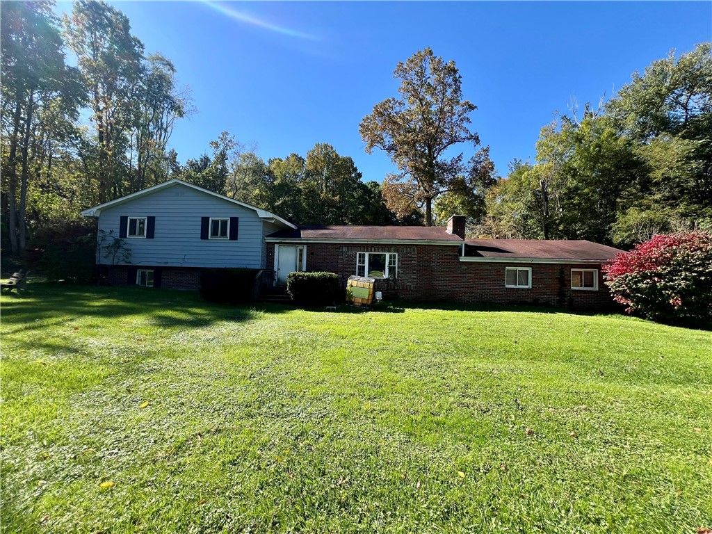 Image 1 of property listing at 899 New Galilee Rd, New Beaver Boro, PA 16141