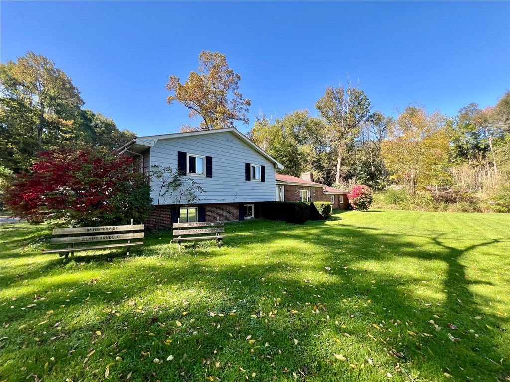 Image 2 of property listing at 899 New Galilee Rd, New Beaver Boro, PA 16141