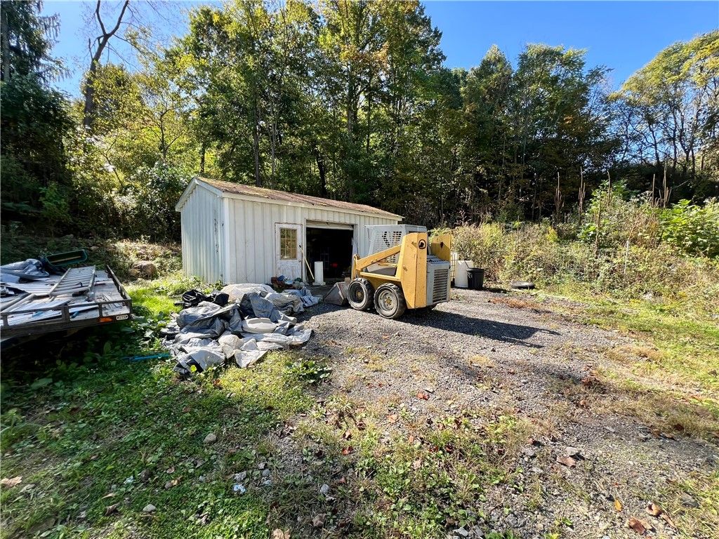 Image 4 of property listing at 899 New Galilee Rd, New Beaver Boro, PA 16141