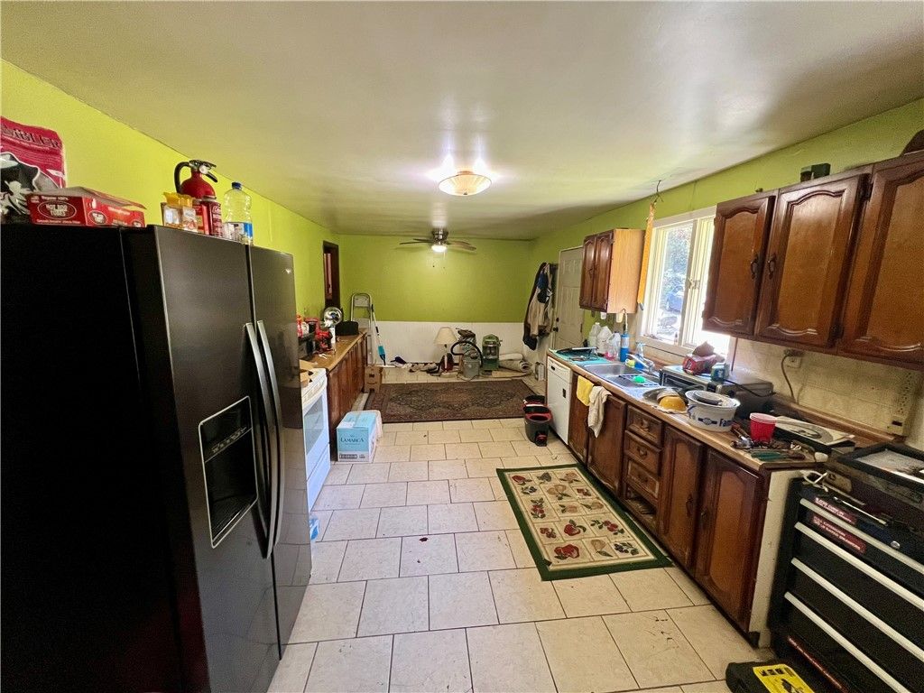 Image 6 of property listing at 899 New Galilee Rd, New Beaver Boro, PA 16141