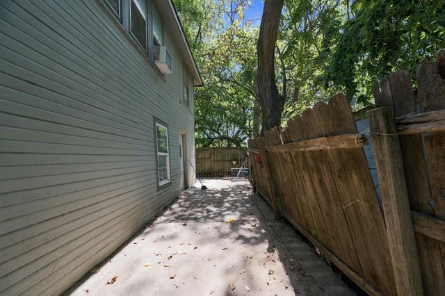 317 W 12th St N, Wichita, KS 67203