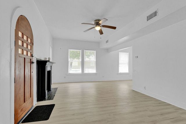 831 W Houston Street, Tyler, TX 75702